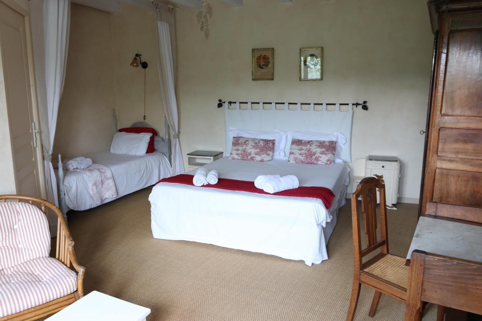 Chambres D'Hotes Du Noisillet Cinais Exteriör bild