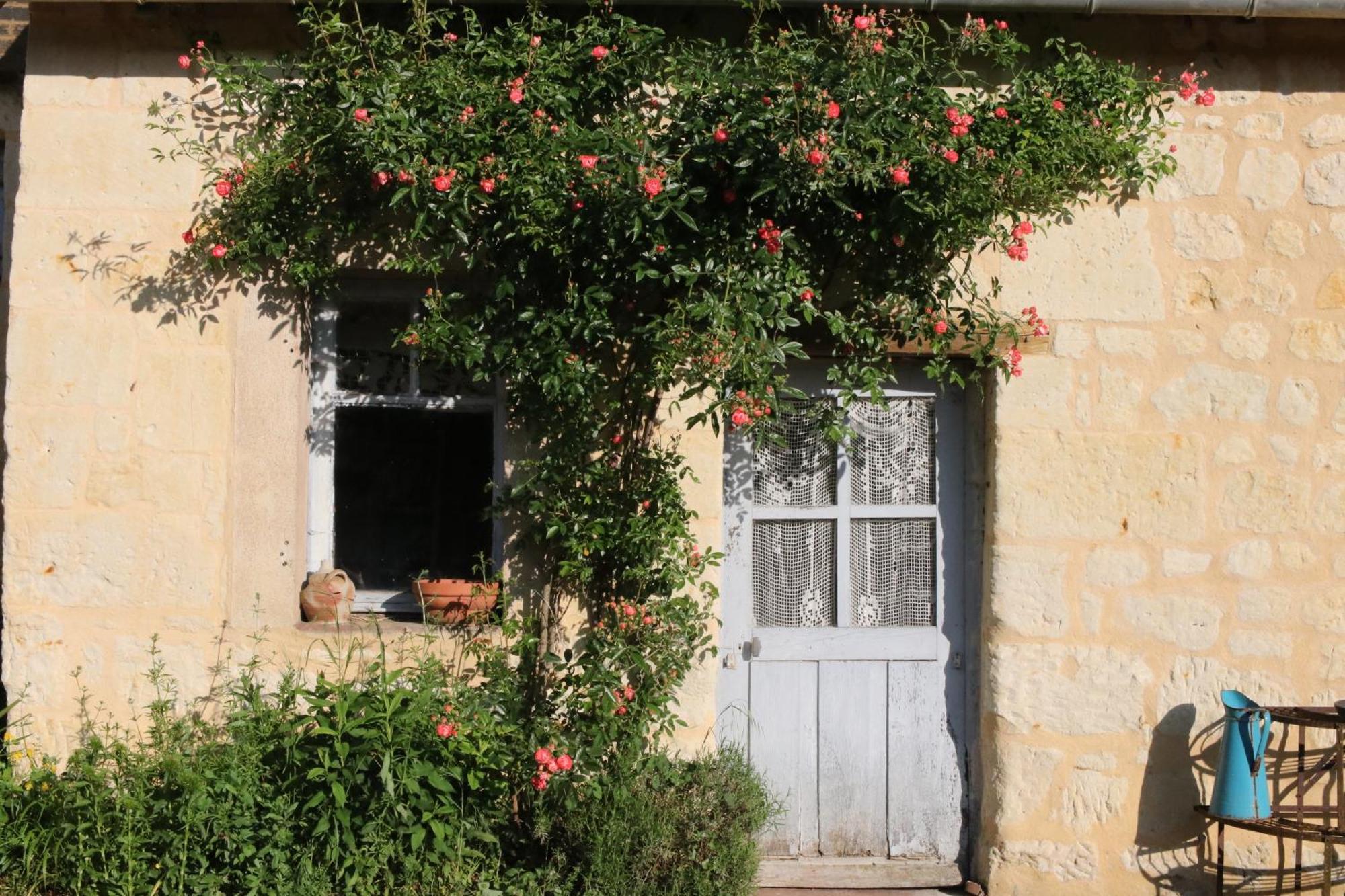 Chambres D'Hotes Du Noisillet Cinais Exteriör bild