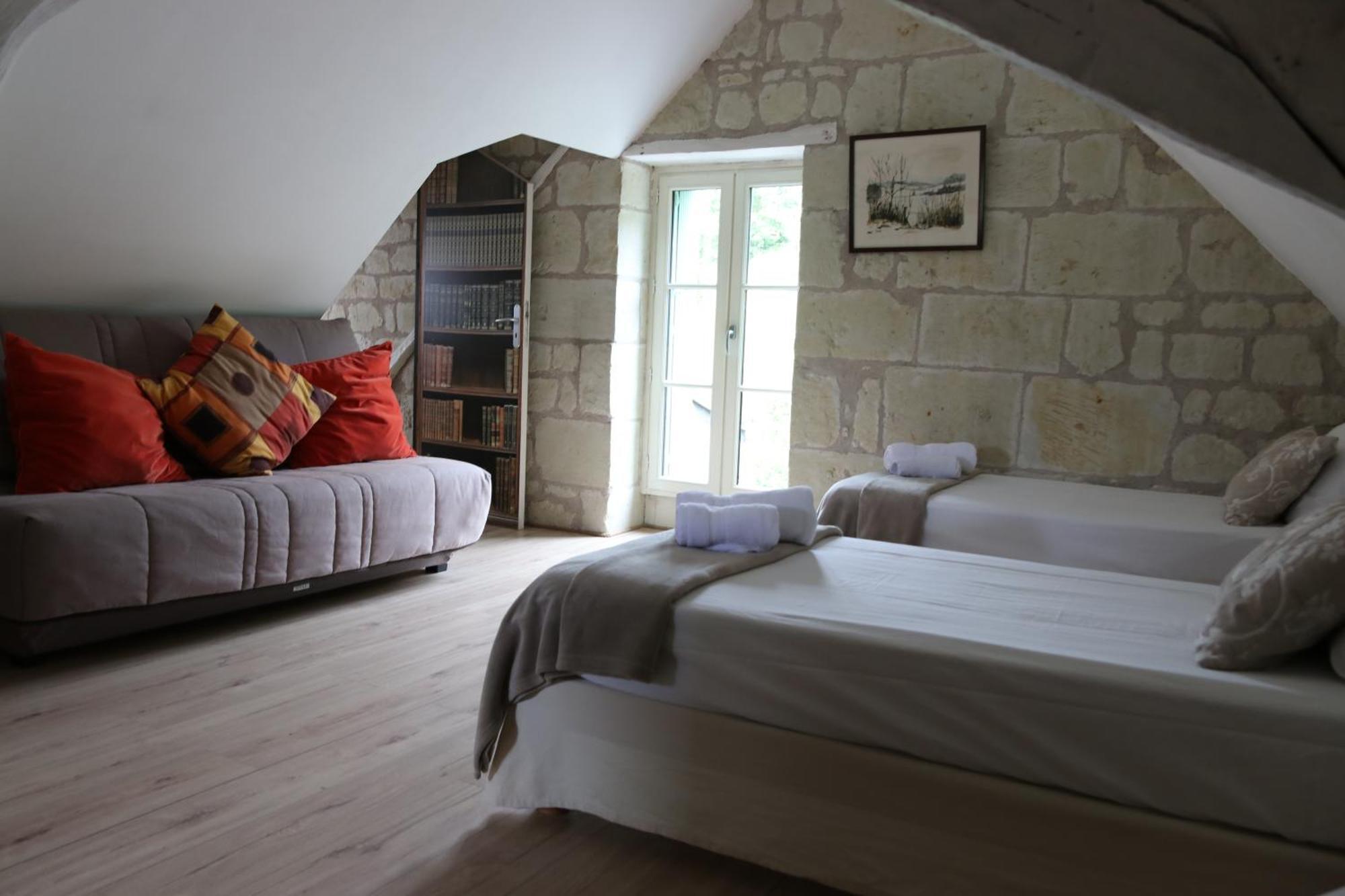 Chambres D'Hotes Du Noisillet Cinais Exteriör bild