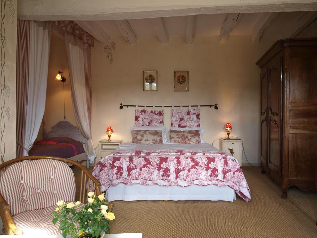 Chambres D'Hotes Du Noisillet Cinais Exteriör bild